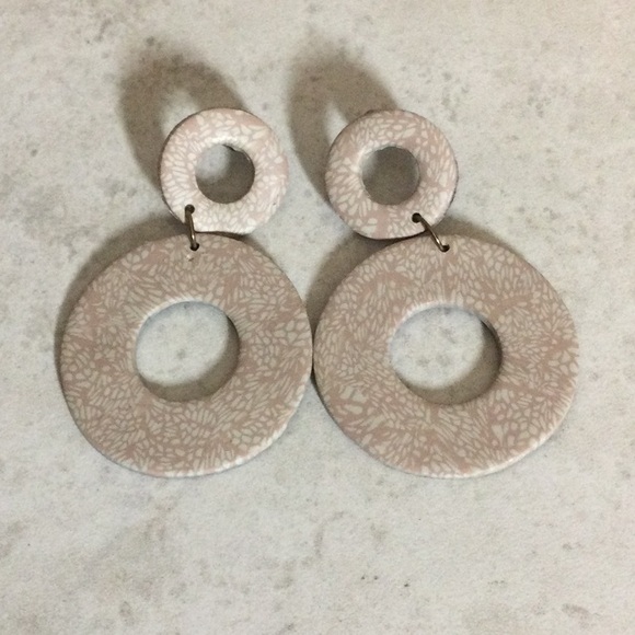 NWT tan print double circle 2.5” drop earrings - Picture 1 of 7